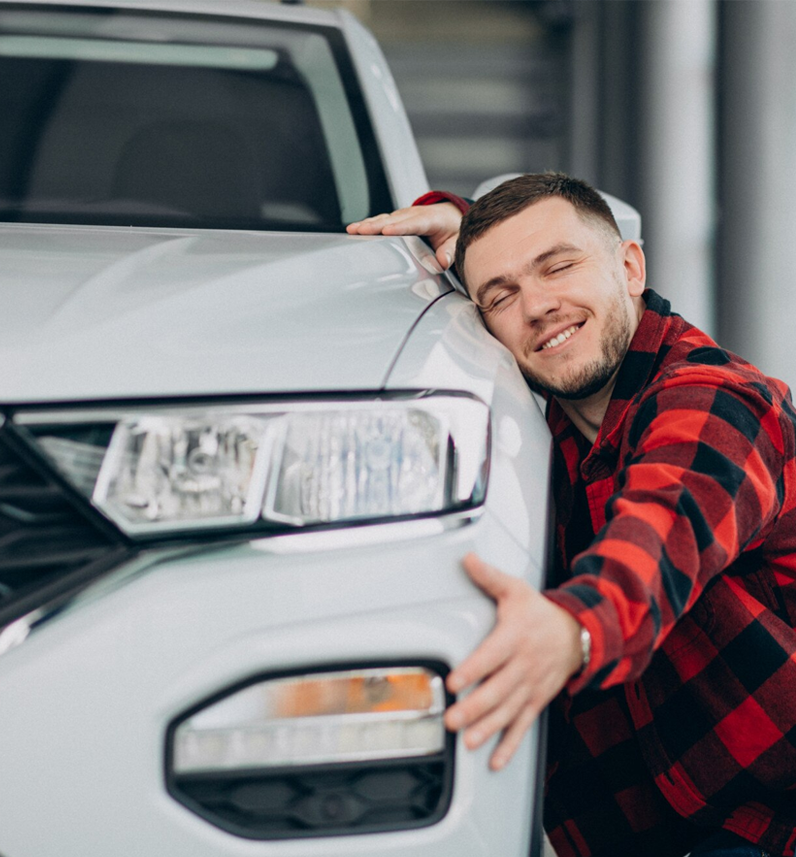 Familia e crianças brincando na sala